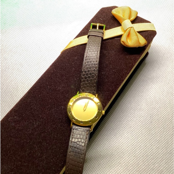 Ladies GUCCI watch 🔥🔥🔥 - Picture 9 of 10